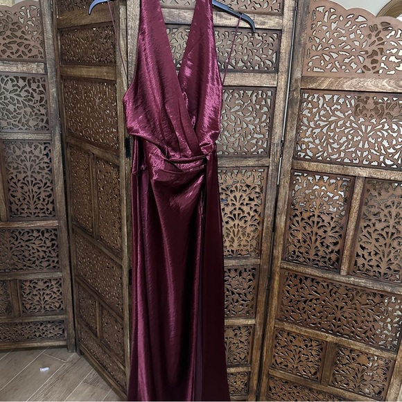NEW NWT Reformation Oceane Satin Maxi Dress Burgundy - Picture 3 of 5